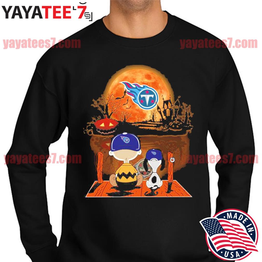 Charlie Brown And Snoopy Watching Tennessee Titans Halloween T-Shirt