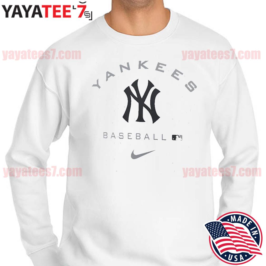 Nike Dri-FIT Team (MLB New York Yankees) Men's Long-Sleeve T-Shirt.